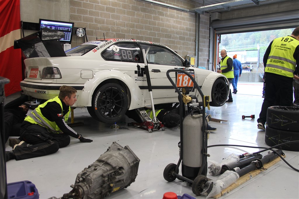 Dennis Nymand, Kenneth Londal Pedersen, Michael Skipper og Michael Vesthave, BMW M3 #187
(Foto: Henning Smed)